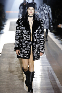 Moschino FALL 2018 MENSWEAR Milan MFW коллекция Moschino осень 2018 мужская неделя моды в Милане Mainstyles